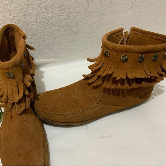 MINNETONKA Women’s Double Fringe Side Zip Ankle Boot Moccasin Dusty Brown 7.5 - Picture 4 of 13